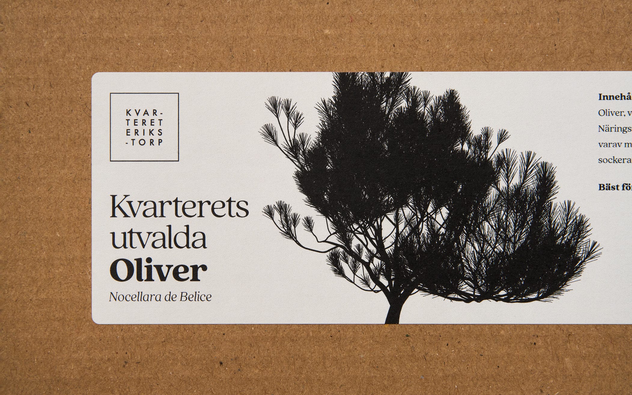 Kvarteret erikstorps logga med oliver klistrat på wellpapp
